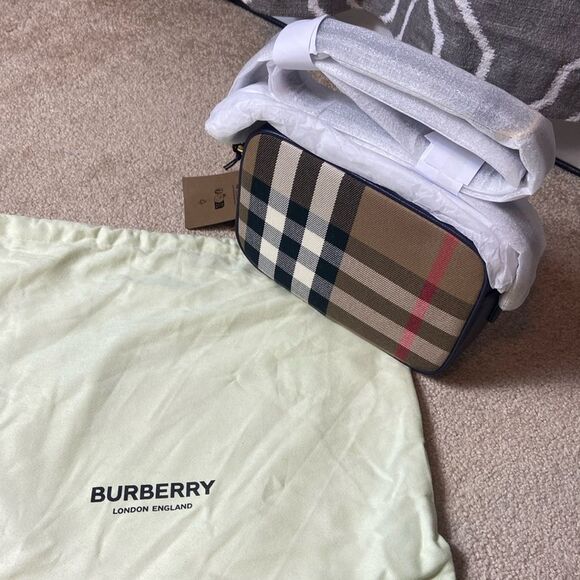 BNWT - BURBERRY SMALL PLAID CHECKERED LEATHER CAMERA CROSSBODY BAG - Picture 2 of 8